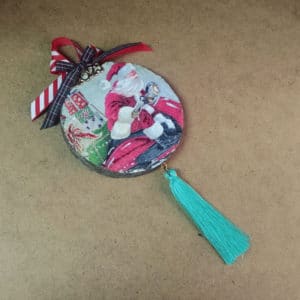 Χειροποίητο Κρεμαστό Χριστουγεννιάτικο Γούρι Φέτα Ξύλο με Decoupage 2023 Άγιος Βασίλης