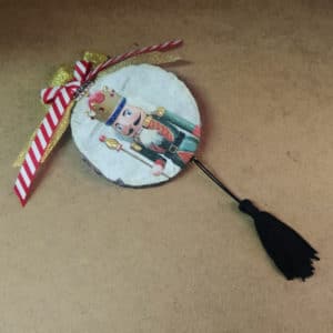 Χειροποίητο Κρεμαστό Χριστουγεννιάτικο Γούρι Φέτα Ξύλο με Decoupage 2023 Καρυοθραύστης 2